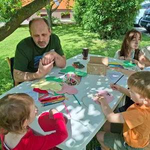 Biblická cesta farskou záhradou